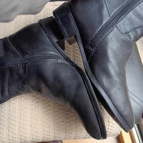 Tahari RUPERT Black Leather Upper Shoes.New Condition - Picture 4 of 9